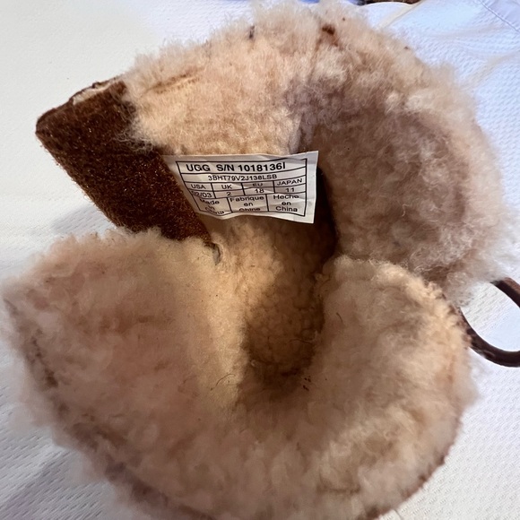 UGG Tan Shearling Baby Slippers NW/OT - Picture 7 of 10